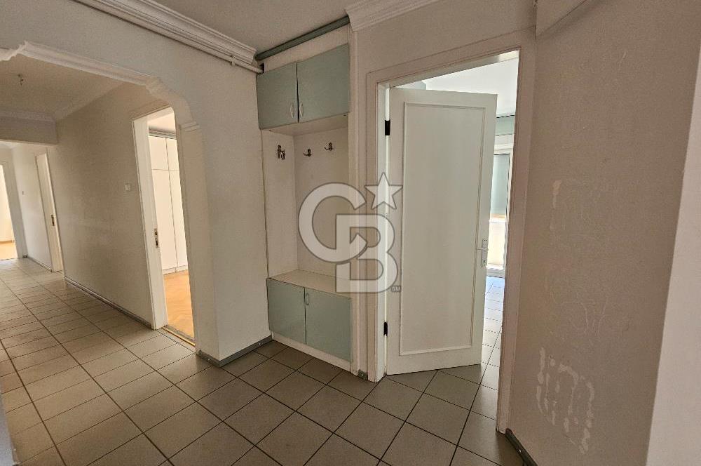 BORNOVA SÜVARİ CADDESİ'NDE 218 m² GENİŞ 4+1 KİRALIK DAİRE