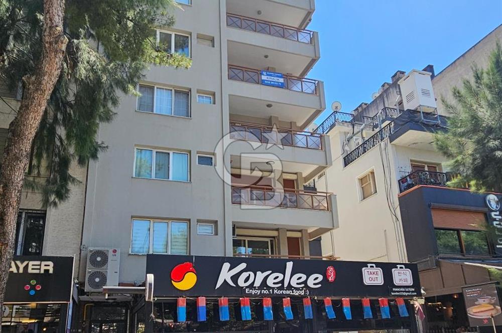 BORNOVA SÜVARİ CADDESİ'NDE 218 m² GENİŞ 4+1 KİRALIK DAİRE