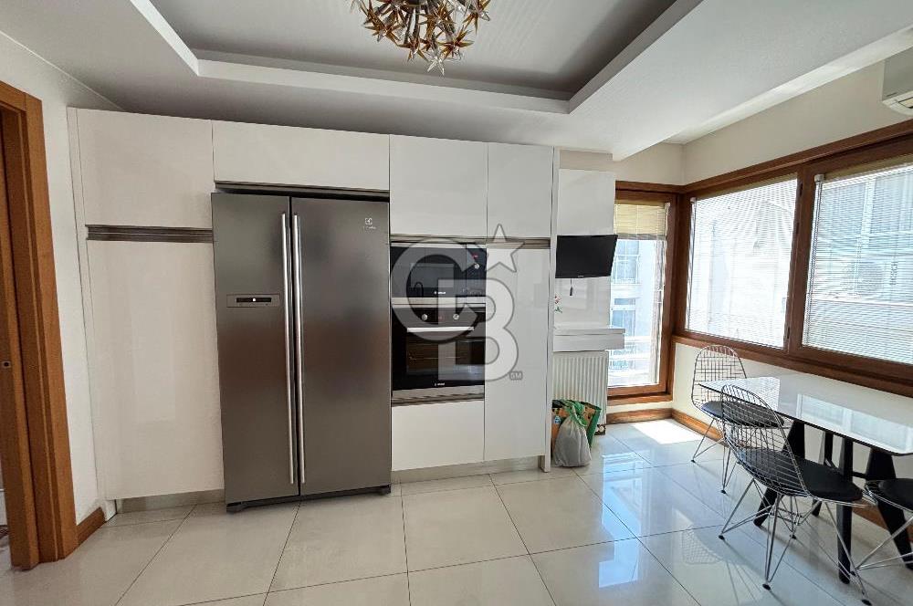 İzmir Bostanlı 'da Eşsiz Deniz Manzaralı 4+1 Yalı Dairesi