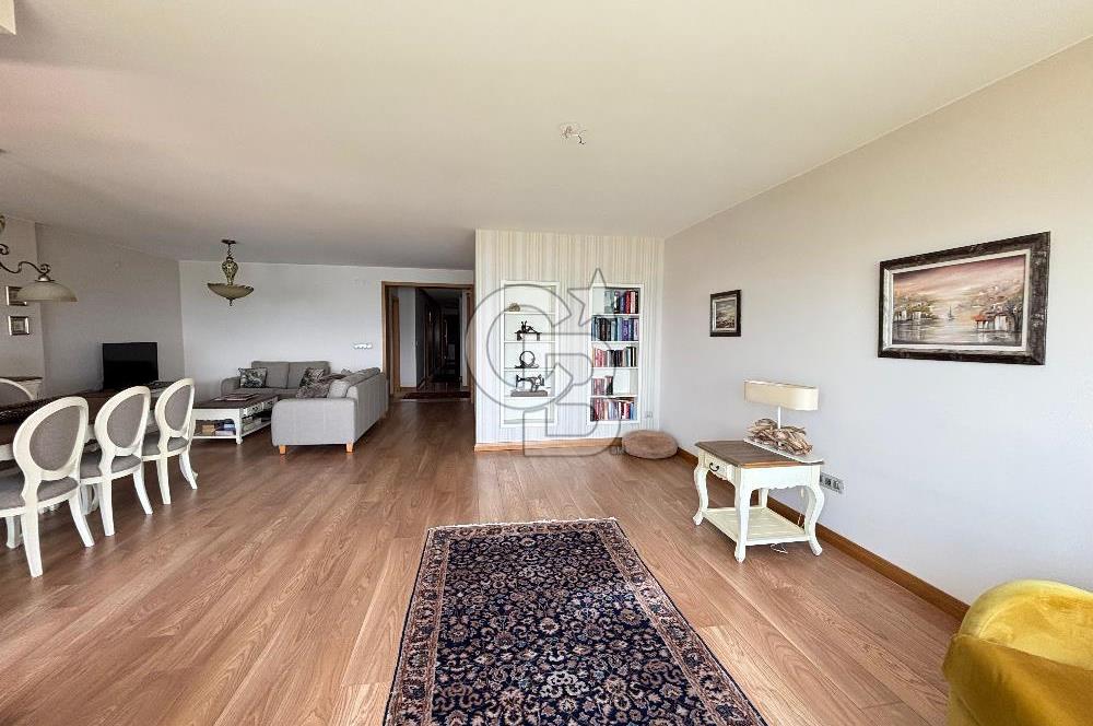 İzmir Bostanlı 'da Eşsiz Deniz Manzaralı 4+1 Yalı Dairesi
