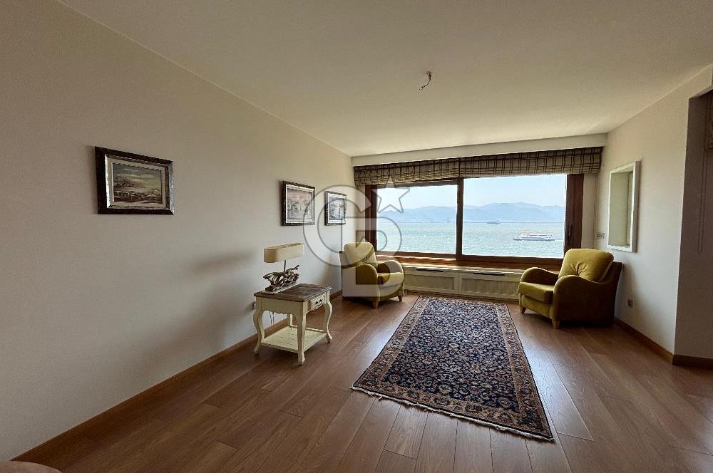 İzmir Bostanlı 'da Eşsiz Deniz Manzaralı 4+1 Yalı Dairesi