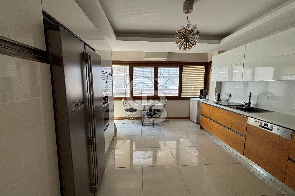 İzmir Bostanlı 'da Eşsiz Deniz Manzaralı 4+1 Yalı Dairesi