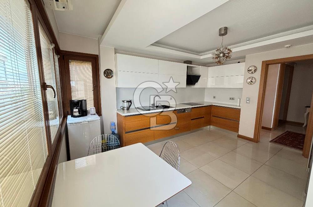 İzmir Bostanlı 'da Eşsiz Deniz Manzaralı 4+1 Yalı Dairesi
