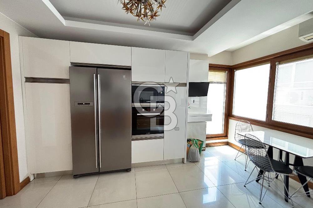 İzmir Bostanlı 'da Eşsiz Deniz Manzaralı 4+1 Yalı Dairesi