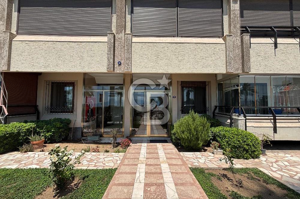 İzmir Bostanlı 'da Eşsiz Deniz Manzaralı 4+1 Yalı Dairesi
