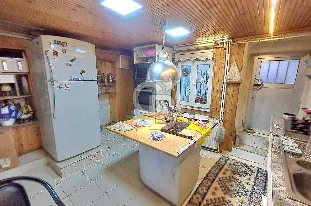Samatya'da Deniz Manzaralı, 4 Katlı Satılık Bina. 2. Derece Tarihi Eser 