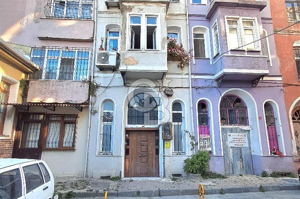 Samatya'da Deniz Manzaralı, 4 Katlı Satılık Bina. 2. Derece Tarihi Eser 