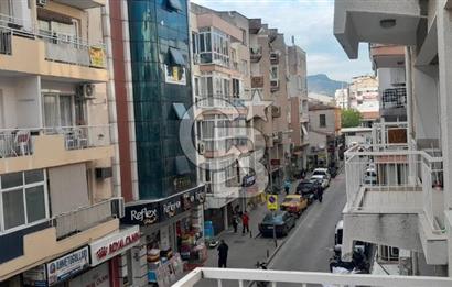 KARŞIYAKA'nın EN HAREKETLİ BÖLGESİNDE BULUNAN DAİREMİZ 3+1 OLUP 2.KATTADIR
