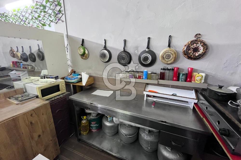 KEMERALTI'NIN GÖBEĞİNDE DEVREN KİRALIK KAFE