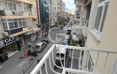 KARŞIYAKA'nın EN HAREKETLİ BÖLGESİNDE BULUNAN DAİREMİZ 3+1 OLUP 2.KATTADIR