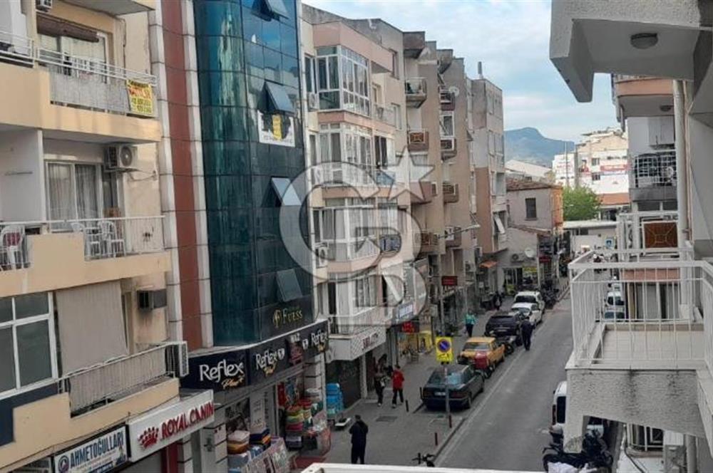 KARŞIYAKA'nın EN HAREKETLİ BÖLGESİNDE BULUNAN DAİREMİZ 3+1 OLUP 2.KATTADIR