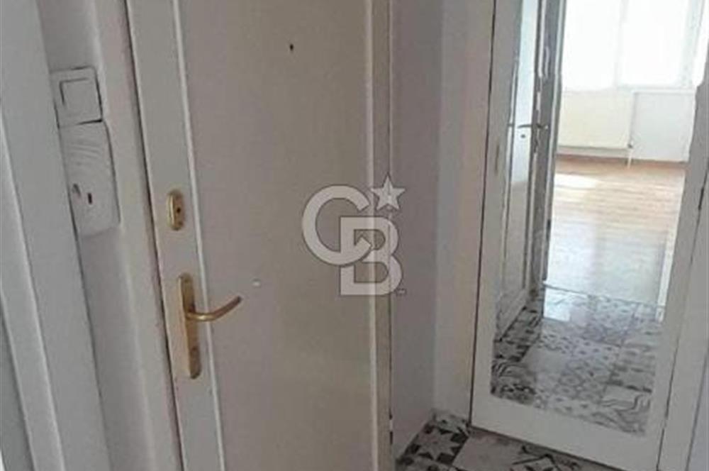 KARŞIYAKA'nın EN HAREKETLİ BÖLGESİNDE BULUNAN DAİREMİZ 3+1 OLUP 2.KATTADIR