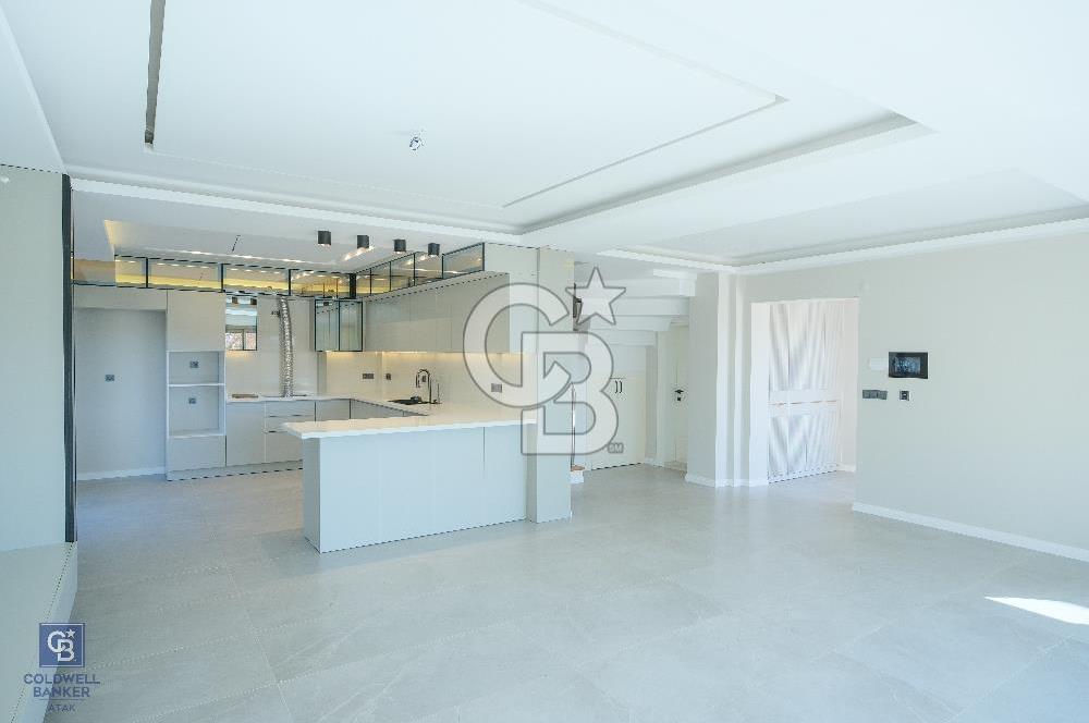 URLA KALABAKTA SATILIK 3+1 VİLLA