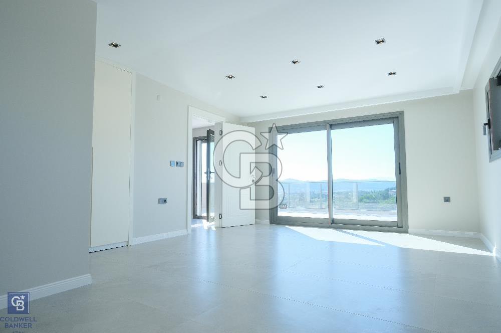 URLA KALABAKTA SATILIK 3+1 VİLLA