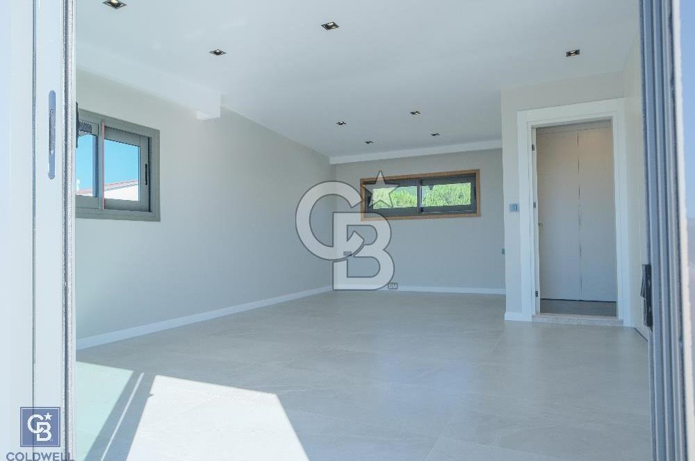 URLA KALABAKTA SATILIK 3+1 VİLLA