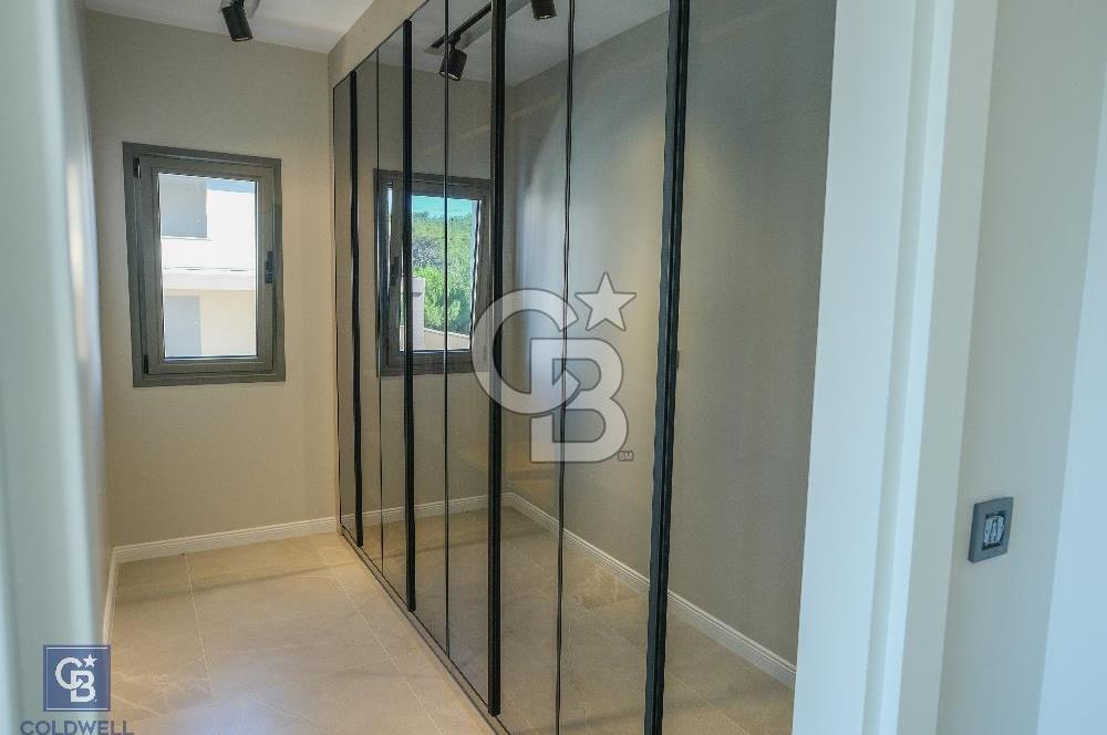 URLA KALABAKTA SATILIK 3+1 VİLLA