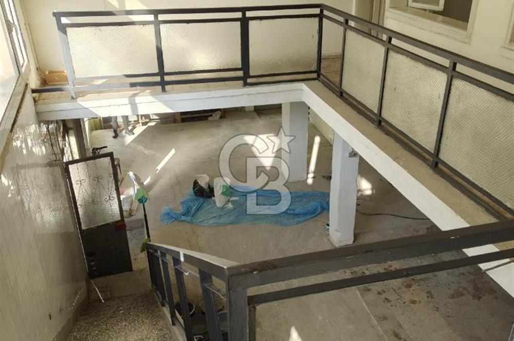KİRALIK 440 m² İKİ KATLI TİCARİ DÜKKAN – BORNOVA YILDIRIM BEYAZIT CADDESİ ÜZERİNDE
