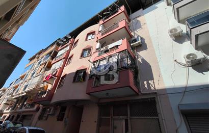Çiğli K.çiğli'de merkezi lokasyonda satılık 3+1 daire