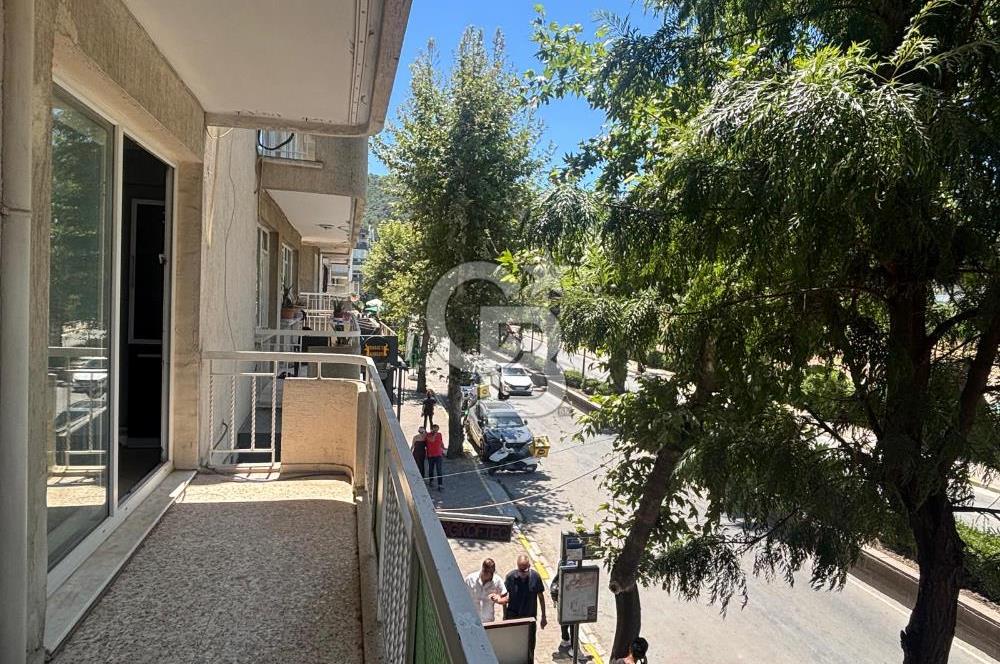 İzmir Balçova Korutürk'te Geniş ve Merkezi 3+1