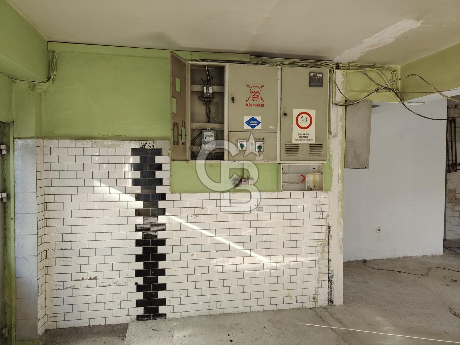 KİRALIK 440 m² İKİ KATLI TİCARİ DÜKKAN – BORNOVA YILDIRIM BEYAZIT CADDESİ ÜZERİNDE