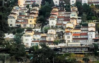 Balçova Teleferik Mahallesinde Deniz Manzaralı Kiralık Villa 