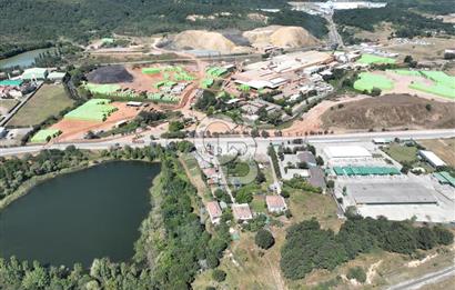 HAVALİMANI YOLU ÜZERİ IŞIKLAR KÖYÜ KİRALIK 1545M2 ARSA