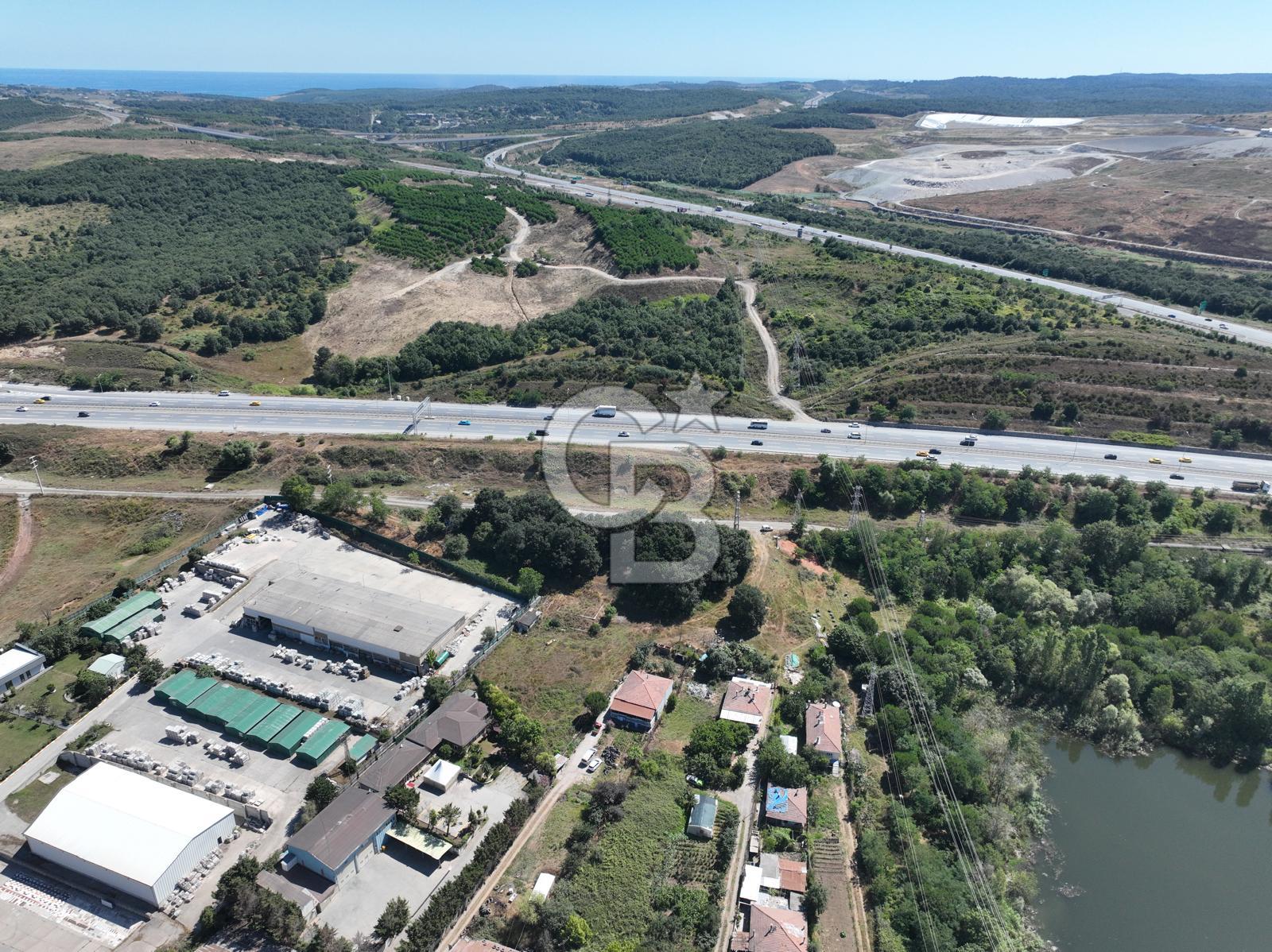 HAVALİMANI YOLU ÜZERİ IŞIKLAR KÖYÜ KİRALIK 1545M2 ARSA