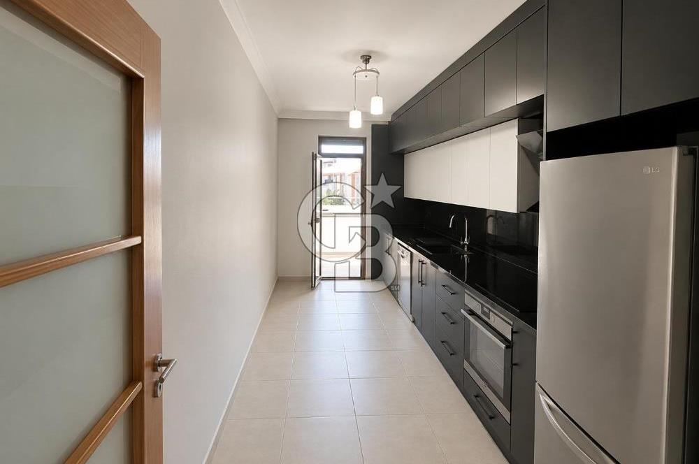 İDEALTEPE'DE KÜÇÜKYALI METRO YAKINI GENİŞ 2,5+1 KİRALIK DAİRE