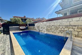Alaçatı’da Müstakil Havuzlu 3+1 Kiralık Villa - 1 - 359496