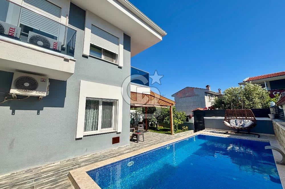 Alaçatı’da Müstakil Havuzlu 3+1 Kiralık Villa