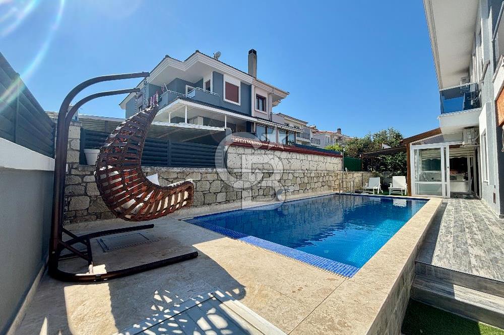 Alaçatı’da Müstakil Havuzlu 3+1 Kiralık Villa
