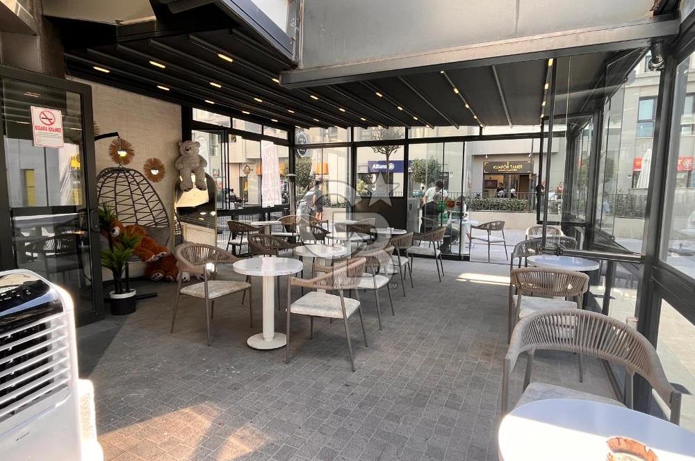 Bayraklı Mahsuroğlu Mahallesi'nde Köşe Konumlu Devren Kiralık Dükkan
