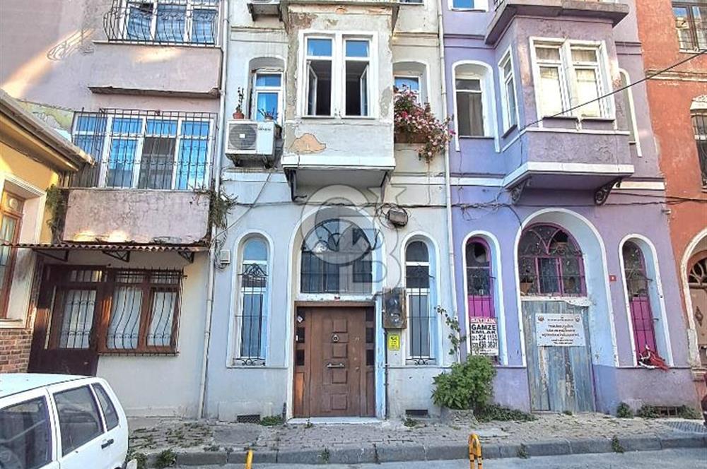 Samatya'da Deniz Manzaralı, 4 Katlı Satılık Bina. 2. Derece Tarihi Eser