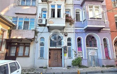 Samatya'da Deniz Manzaralı, 4 Katlı Satılık Bina. 2. Derece Tarihi Eser