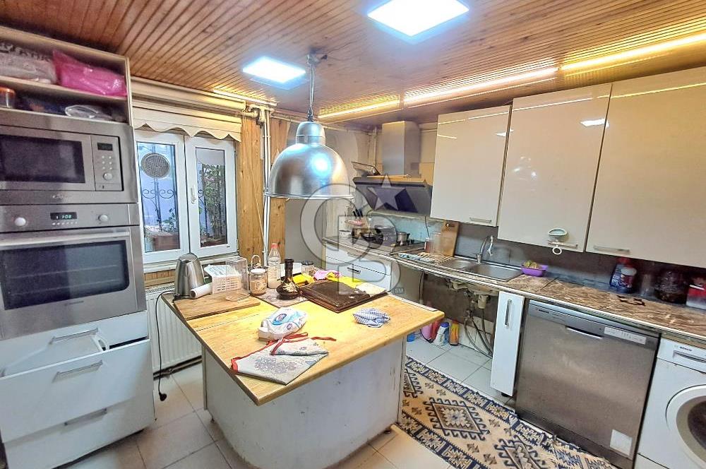 Samatya'da Deniz Manzaralı, 4 Katlı Satılık Bina. 2. Derece Tarihi Eser