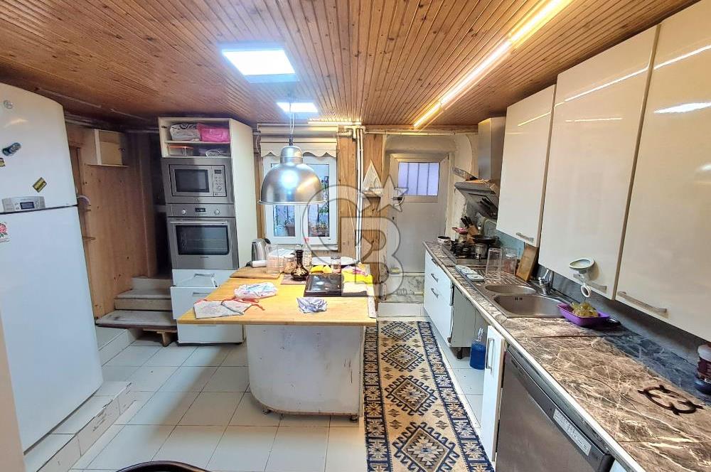 Samatya'da Deniz Manzaralı, 4 Katlı Satılık Bina. 2. Derece Tarihi Eser