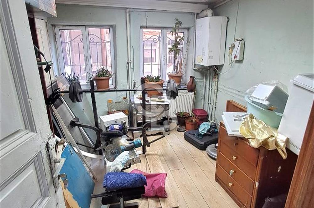 Samatya'da Deniz Manzaralı, 4 Katlı Satılık Bina. 2. Derece Tarihi Eser