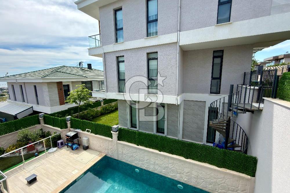 Büyükçekmece Satılık Deniz Manzaralı Havuzlu 7+2 Müstakil Villa