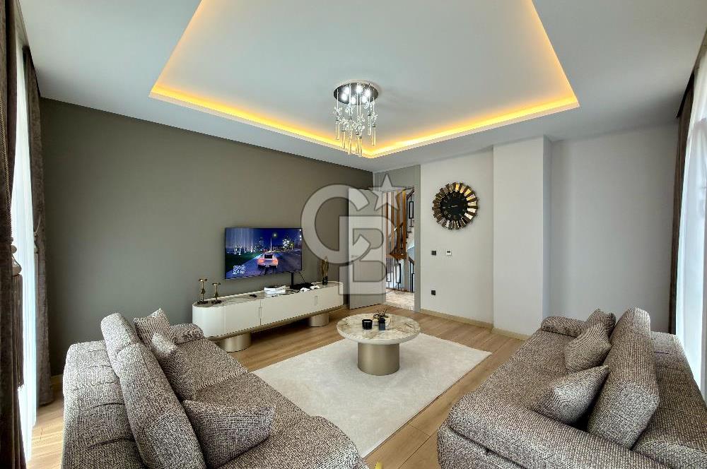 Büyükçekmece Satılık Deniz Manzaralı Havuzlu 7+2 Müstakil Villa