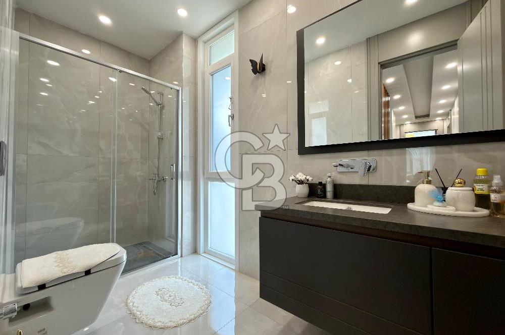 Büyükçekmece Satılık Deniz Manzaralı Havuzlu 7+2 Müstakil Villa