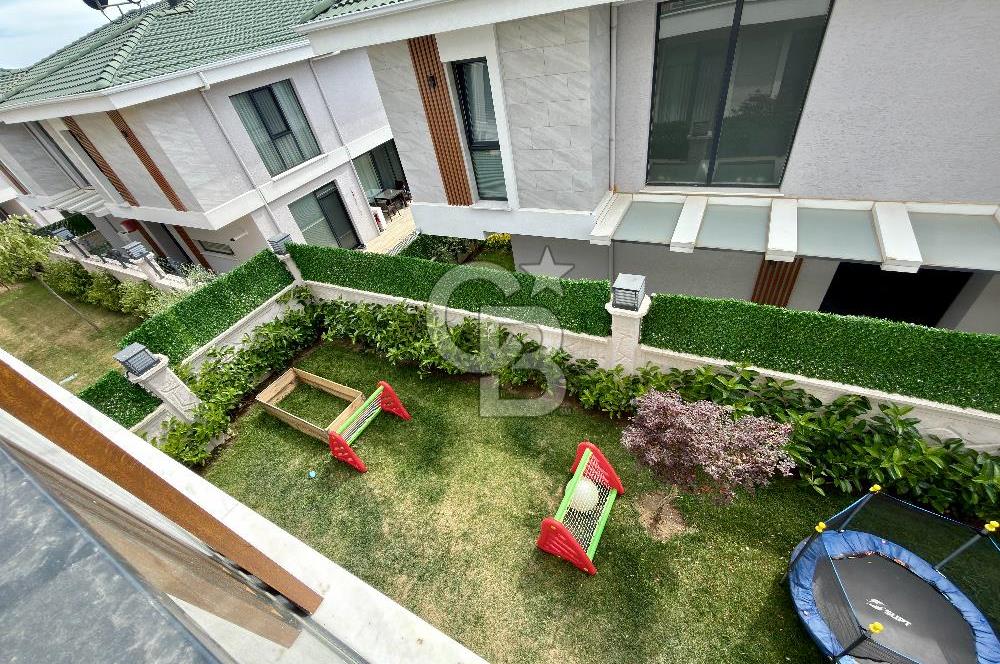 Büyükçekmece Satılık Deniz Manzaralı Havuzlu 7+2 Müstakil Villa