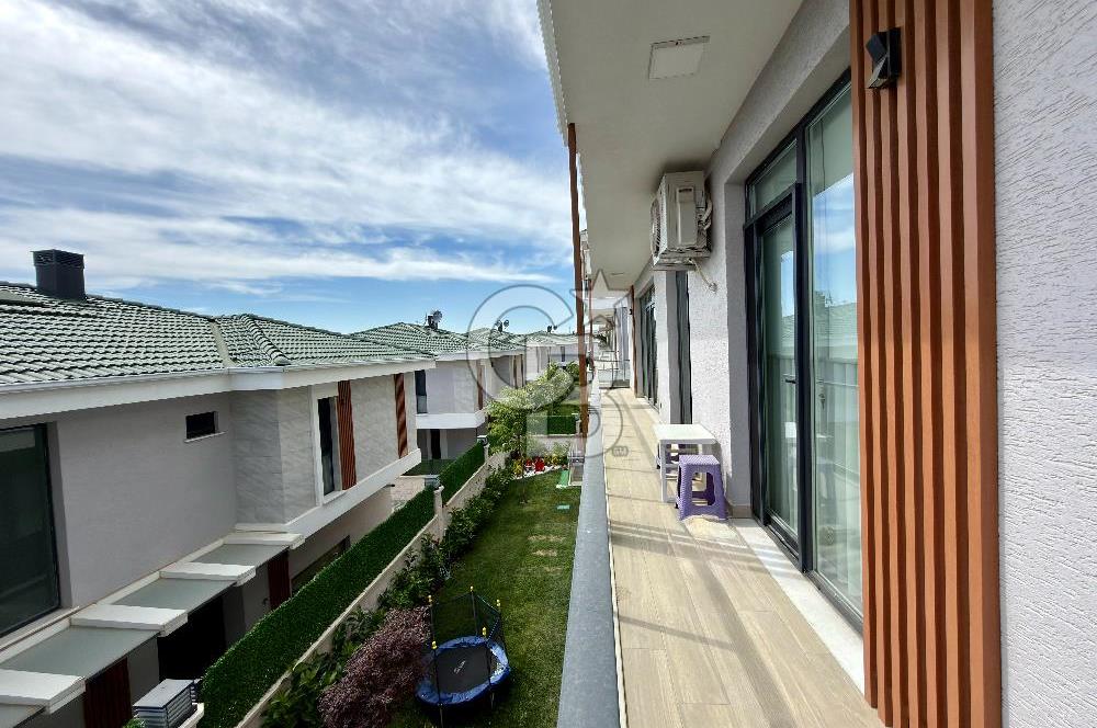 Büyükçekmece Satılık Deniz Manzaralı Havuzlu 7+2 Müstakil Villa