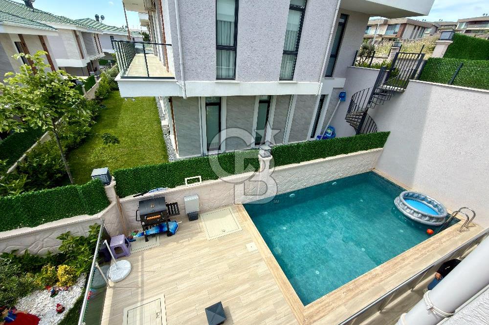 Büyükçekmece Satılık Deniz Manzaralı Havuzlu 7+2 Müstakil Villa