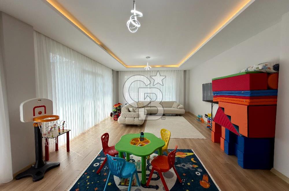 Büyükçekmece Satılık Deniz Manzaralı Havuzlu 7+2 Müstakil Villa