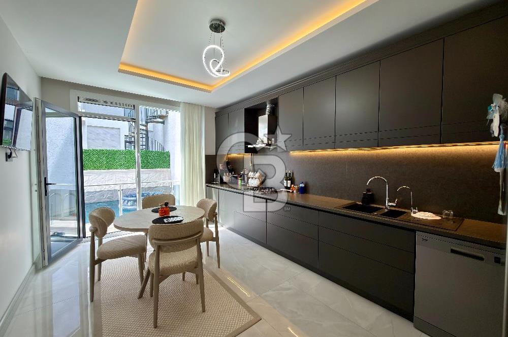 Büyükçekmece Satılık Deniz Manzaralı Havuzlu 7+2 Müstakil Villa