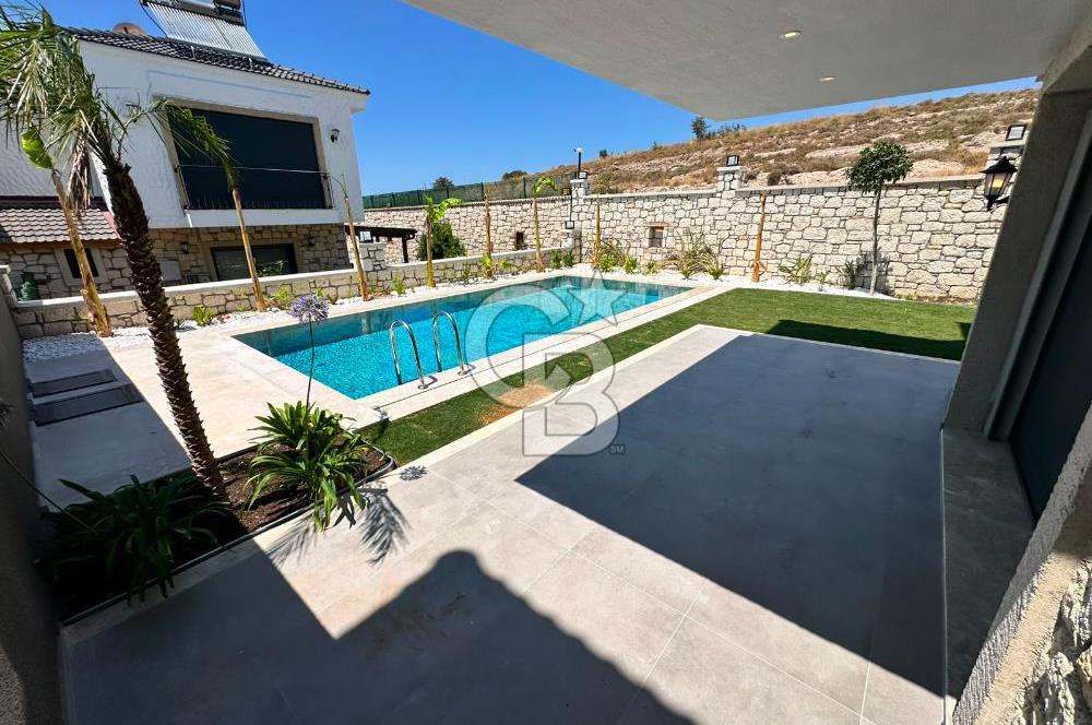 ÇEŞME REİSDERE ÖZEL HAVUZLU SATILIK 3+1 LÜKS VİLLA