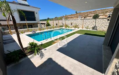 ÇEŞME REİSDERE ÖZEL HAVUZLU SATILIK 3+1 LÜKS VİLLA
