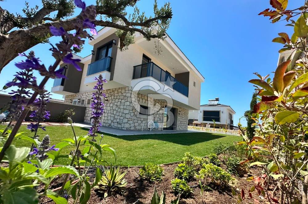 ÇEŞME REİSDERE ÖZEL HAVUZLU SATILIK 3+1 LÜKS VİLLA