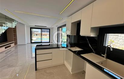 ÇEŞME REİSDERE ÖZEL HAVUZLU SATILIK 3+1 LÜKS VİLLA