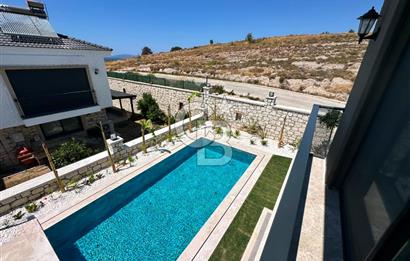 ÇEŞME REİSDERE ÖZEL HAVUZLU SATILIK 3+1 LÜKS VİLLA